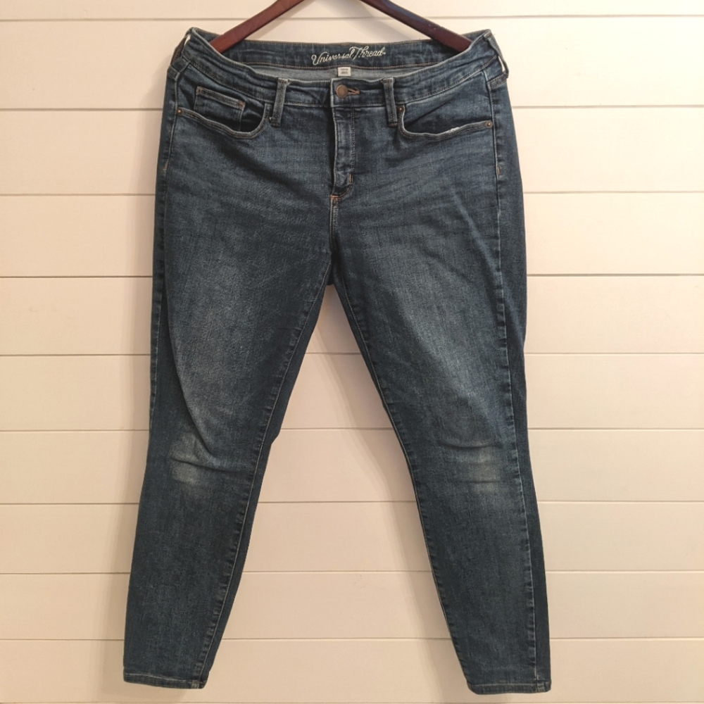Universal thread curvy skinny jeans